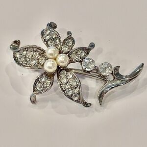💐5/25 rhinestone triple pearl flower pin brooch